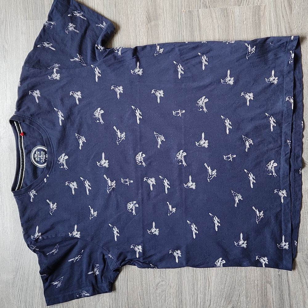Denim & Flower navy tee, size large - Picture 1 of 7
